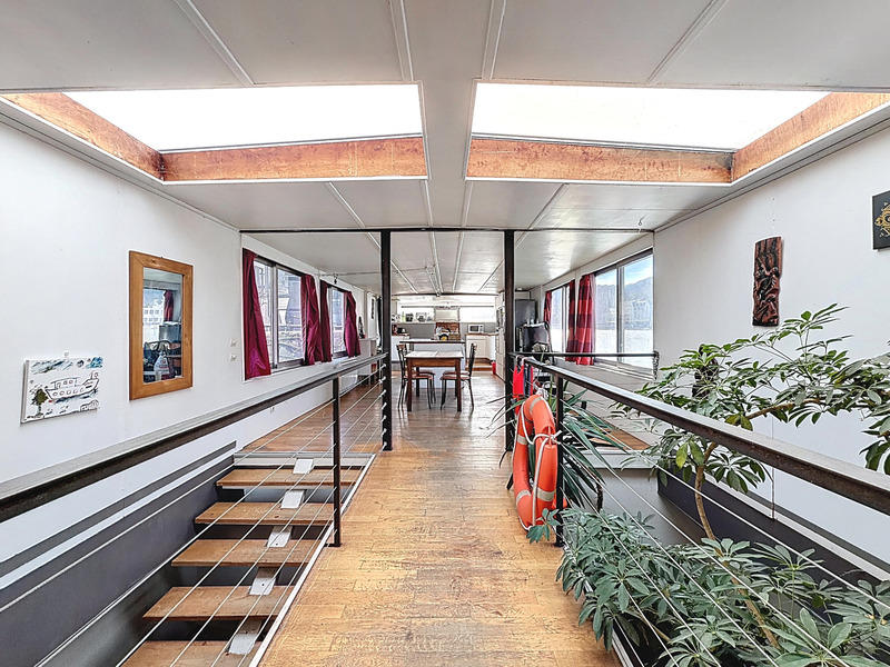 Péniche - 180 m² - 7 pièces