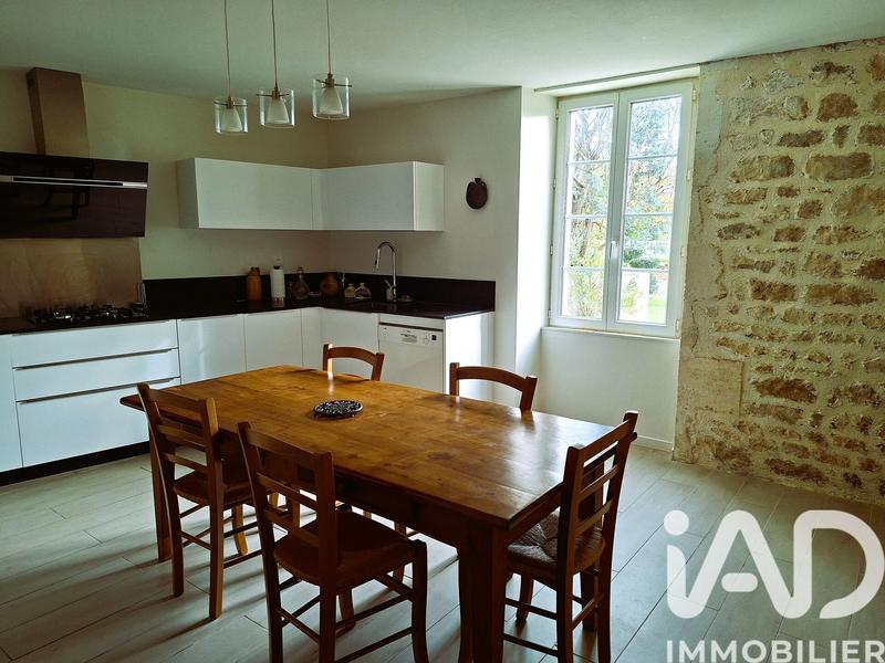 Maison - 212 m² - 8 pièces