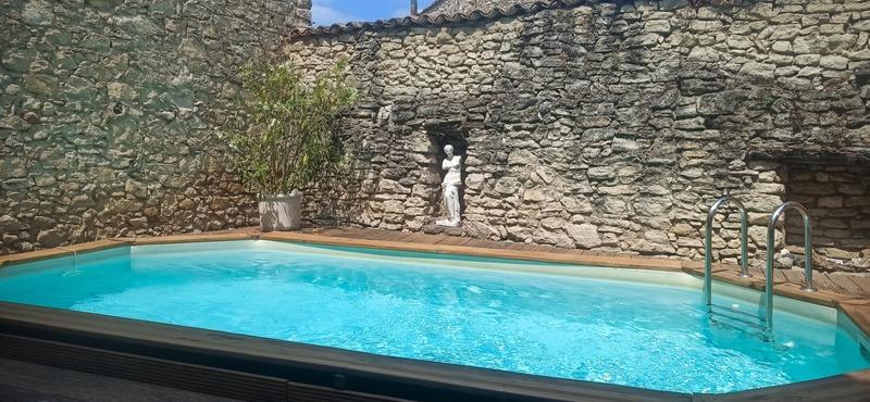 Maison - 210 m² - 7 pièces