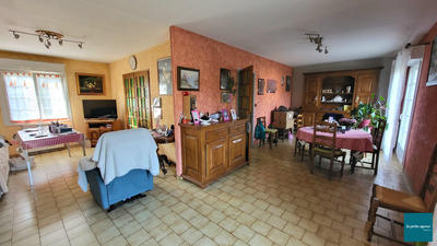 Maison - 90 m² - 4 pièces