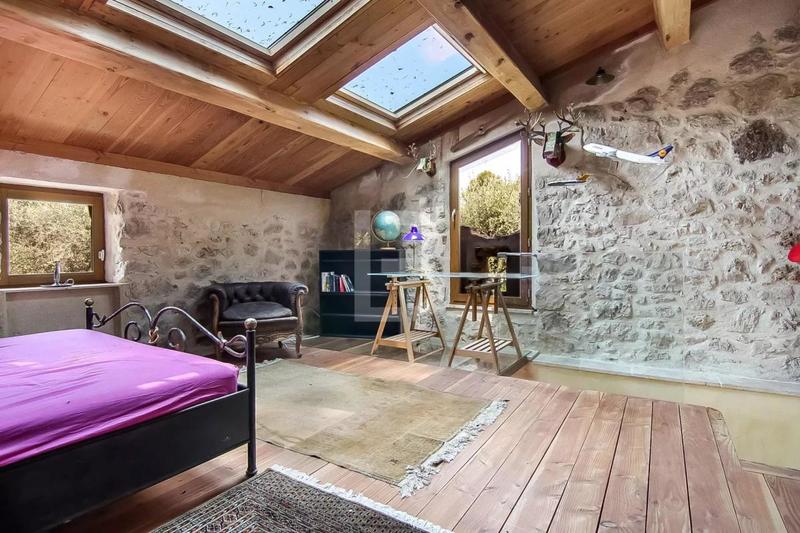 Maison - 260 m² - 11 pièces