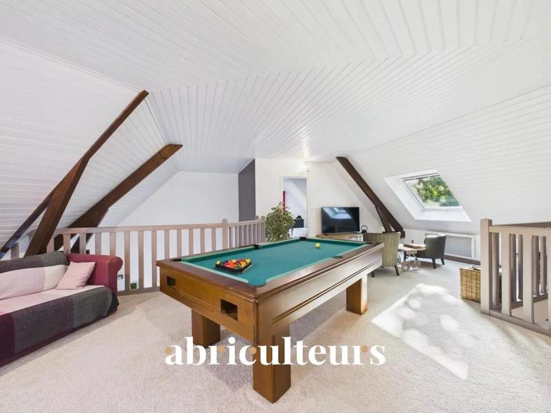 Maison - 258 m² - 7 pièces