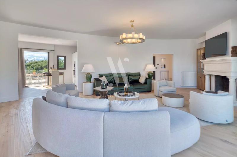 Propriété - 433 m² - 8 pièces