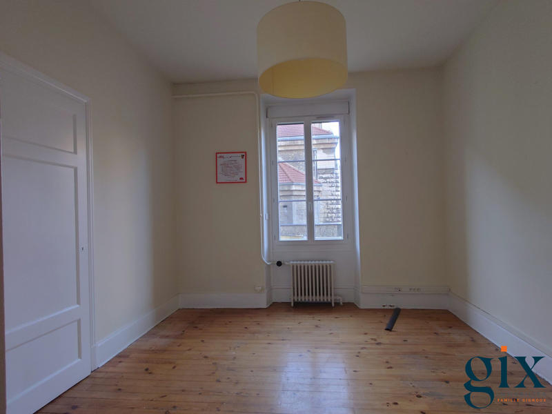 Appartement - 255 m² - 10 pièces