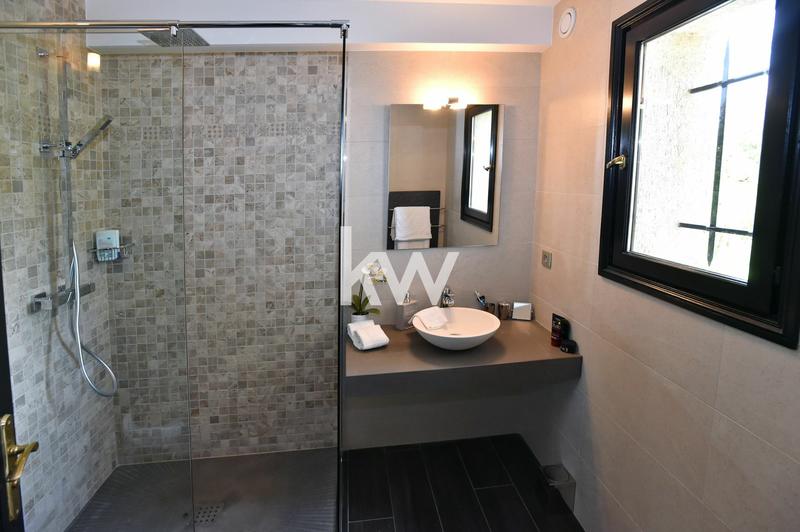 Maison - 490 m² - 7 pièces