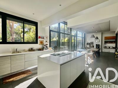 Maison - 225 m² - 7 pièces