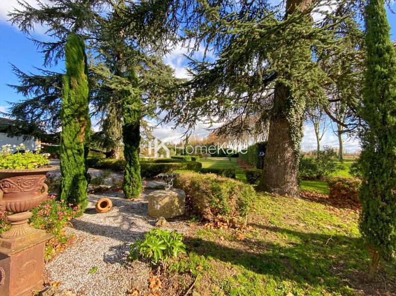 Maison de maîtres - 300 m² - 8 pièces