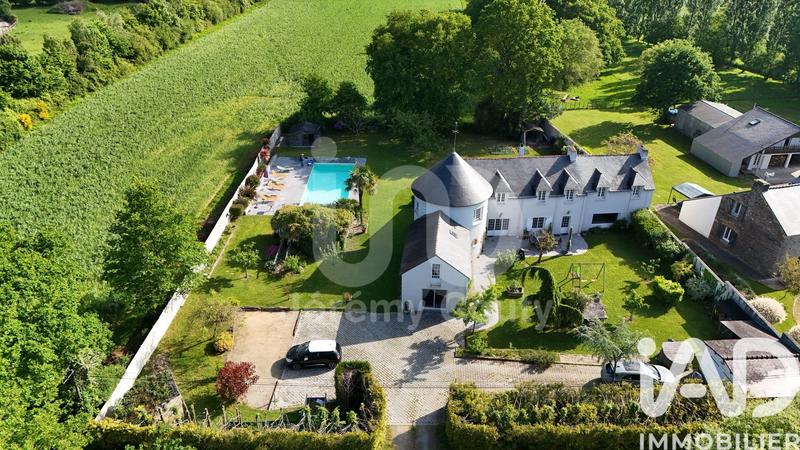 Maison - 332 m² - 12 pièces