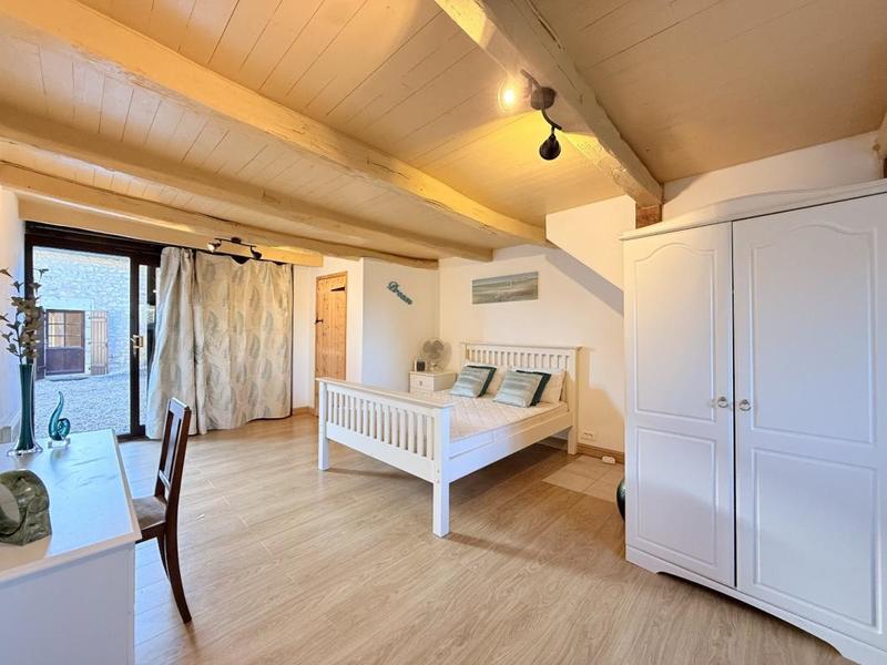 Maison - 250 m² - 6 pièces