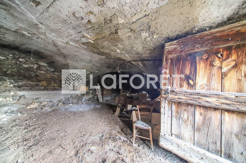 Maison - 550 m² - 12 pièces