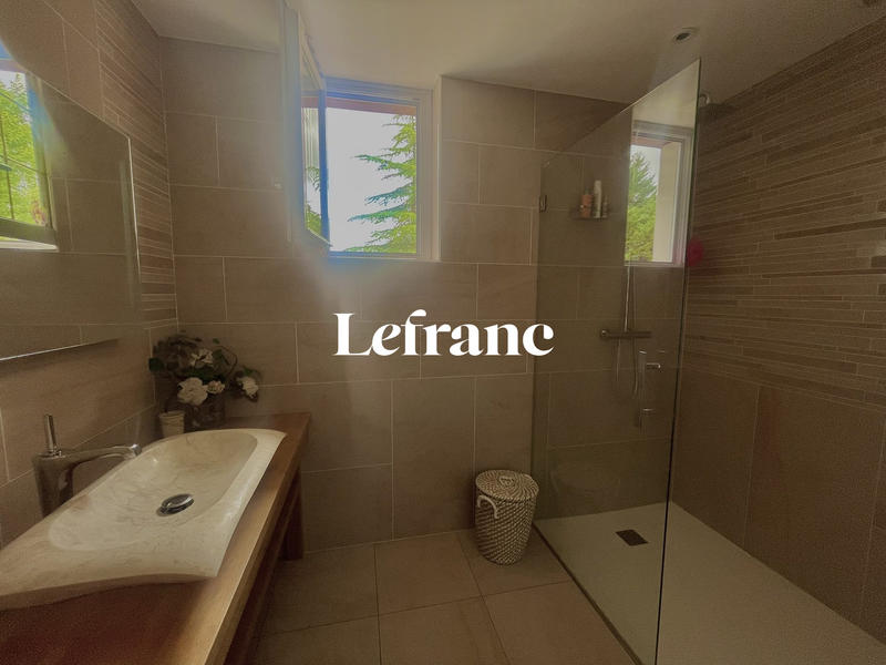 Maison - 217 m² - 10 pièces