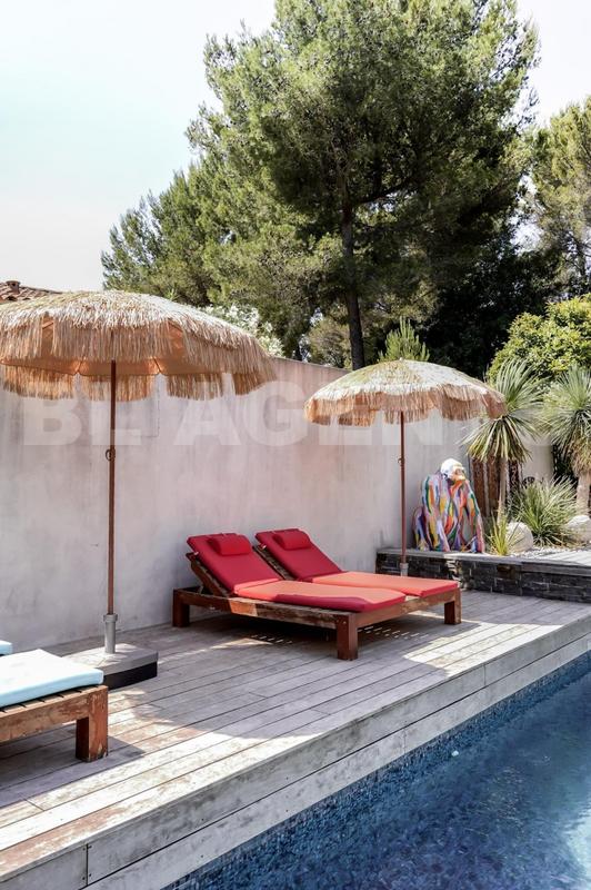 Maison - 260 m² - 6 pièces