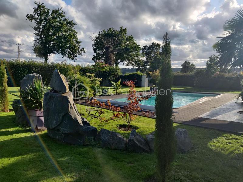 Propriété - 197 m² - 6 pièces