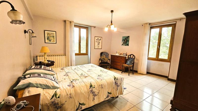 Propriété - 263 m² - 10 pièces