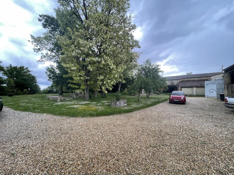 Maison - 392 m² - 8 pièces