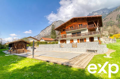 Châlet - 260 m² - 9 pièces