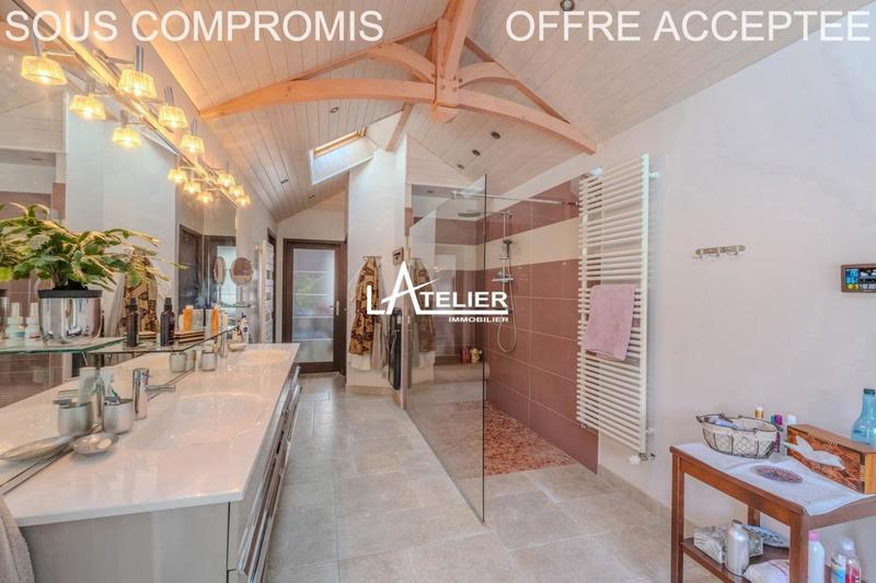 Maison - 230 m² - 8 pièces