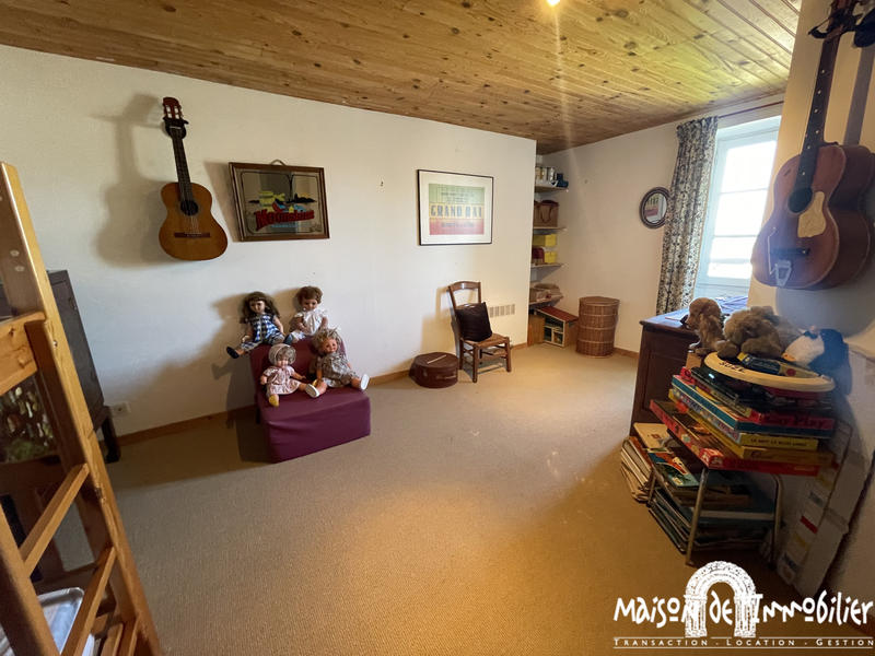 Maison - 222 m² - 11 pièces