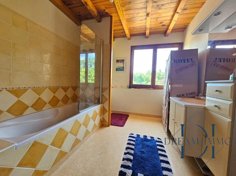 Maison - 263 m² - 7 pièces