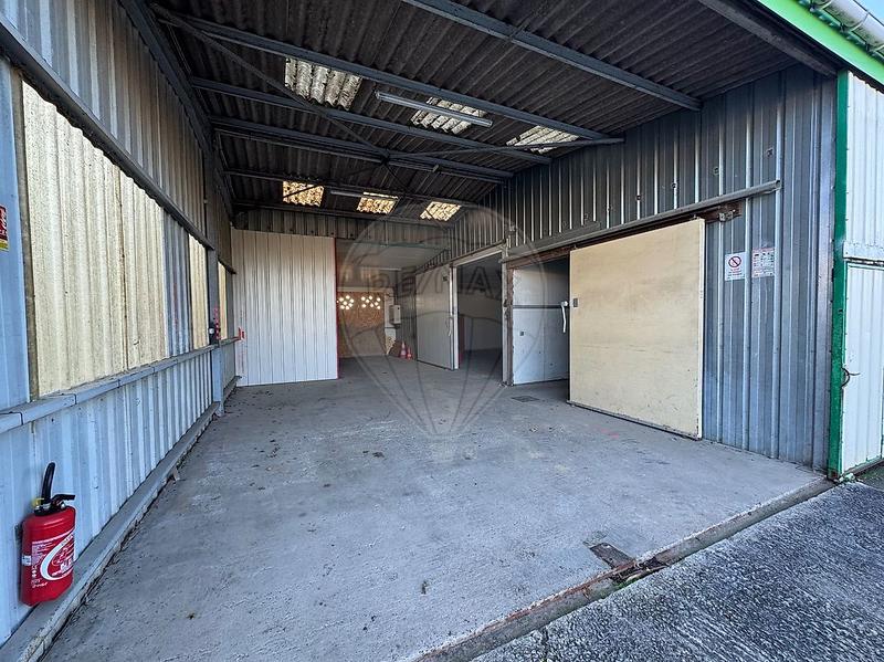 Entrepôt - 600 m² - 10 pièces
