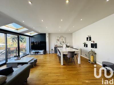 Maison - 208 m² - 10 pièces