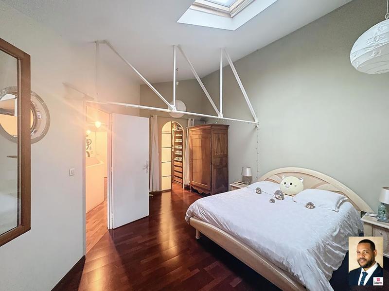 Loft - 460 m² - 8 pièces