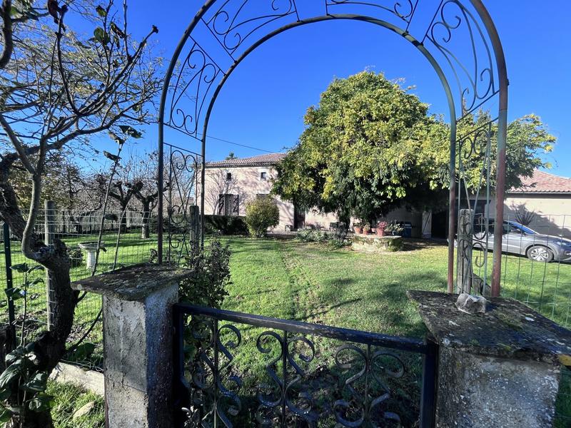 Maison traditionnelle - 290 m² - 7 pièces