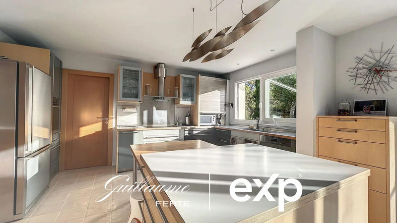 Villa - 297 m² - 6 pièces