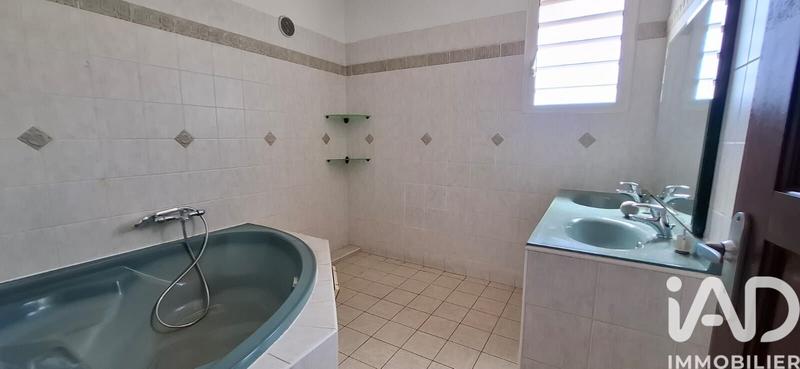 Maison - 241 m² - 9 pièces