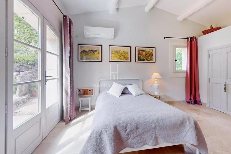 Propriété - 230 m² - 6 pièces