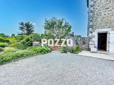 Maison - 220 m² - 8 pièces
