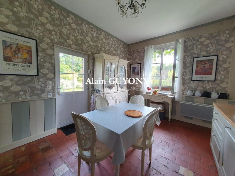 Maison - 240 m² - 8 pièces