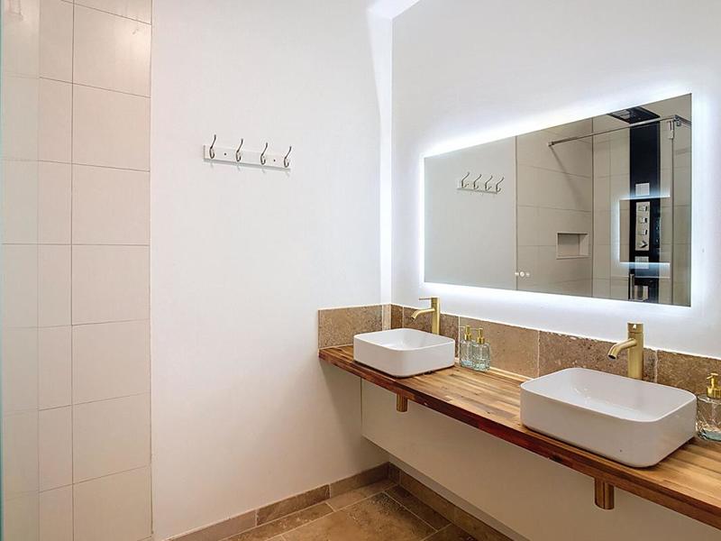 Maison - 200 m² - 7 pièces