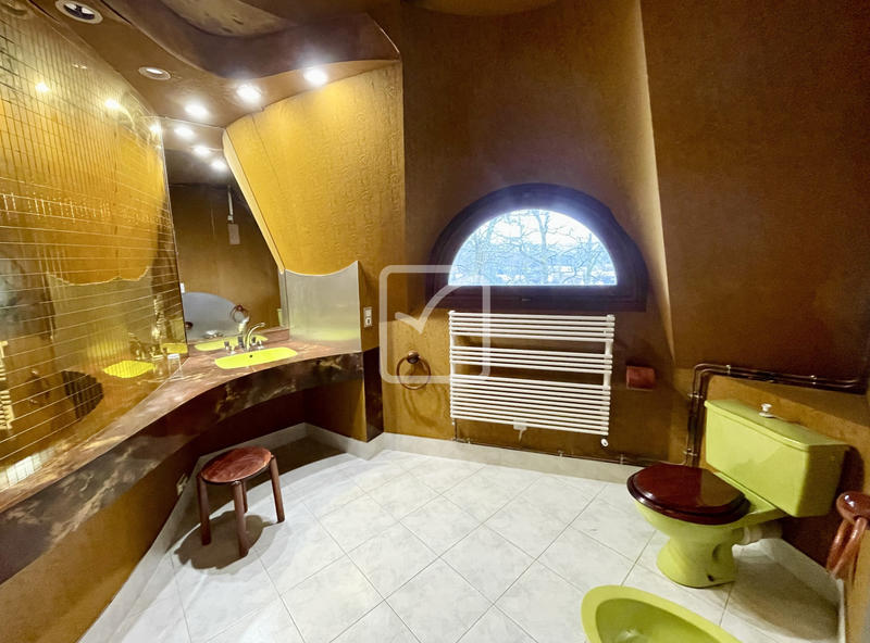 Maison - 333 m² - 8 pièces