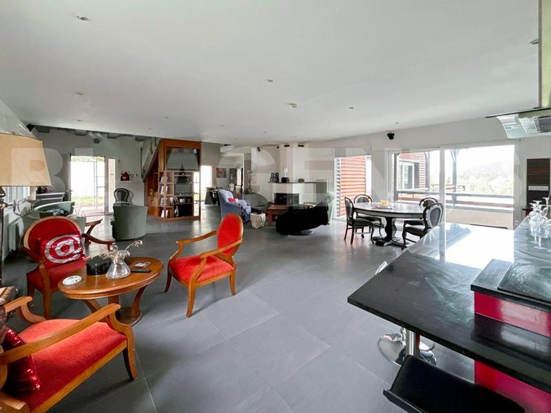 Villa - 322 m² - 6 pièces