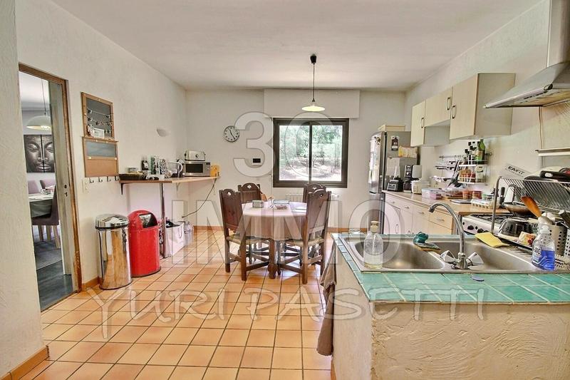 Propriété - 210 m² - 7 pièces