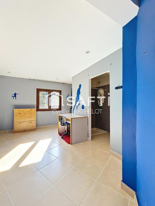 Maison - 219 m² - 9 pièces