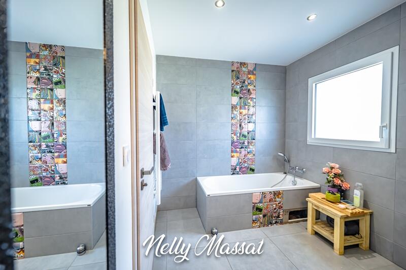 Villa - 205 m² - 8 pièces