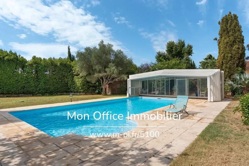 Demeure - 205 m² - 5 pièces