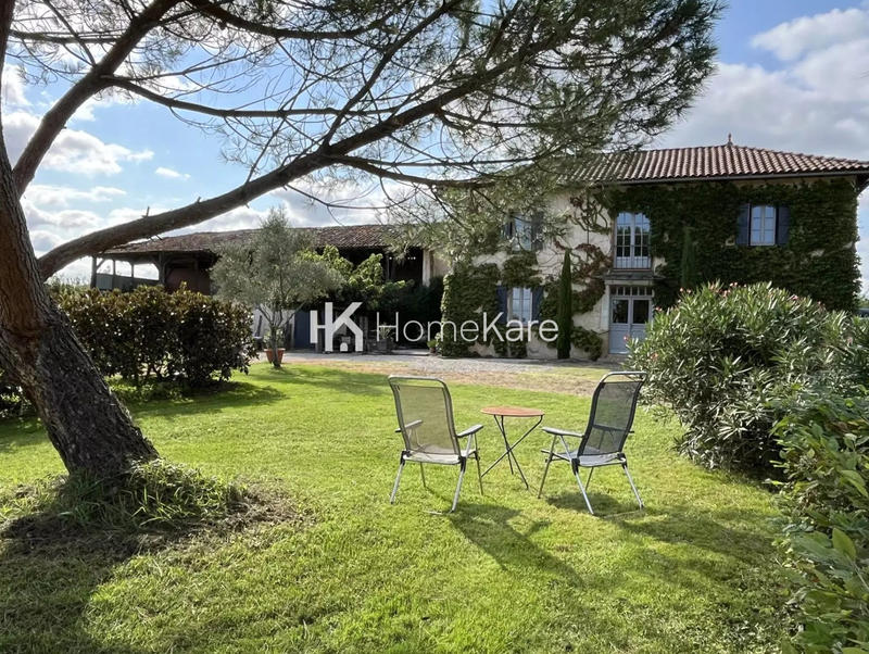 Maison - 255 m² - 10 pièces