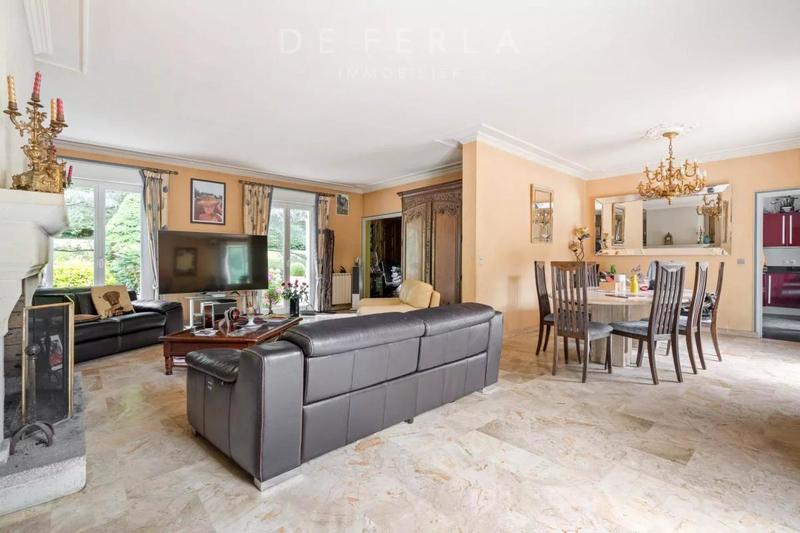 Demeure - 250 m² - 10 pièces