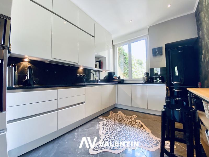 Maison - 282 m² - 8 pièces