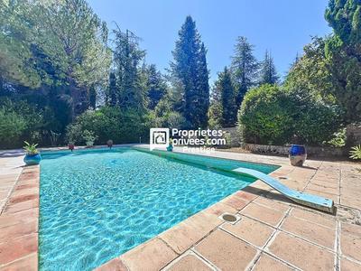 Maison - 211 m² - 7 pièces