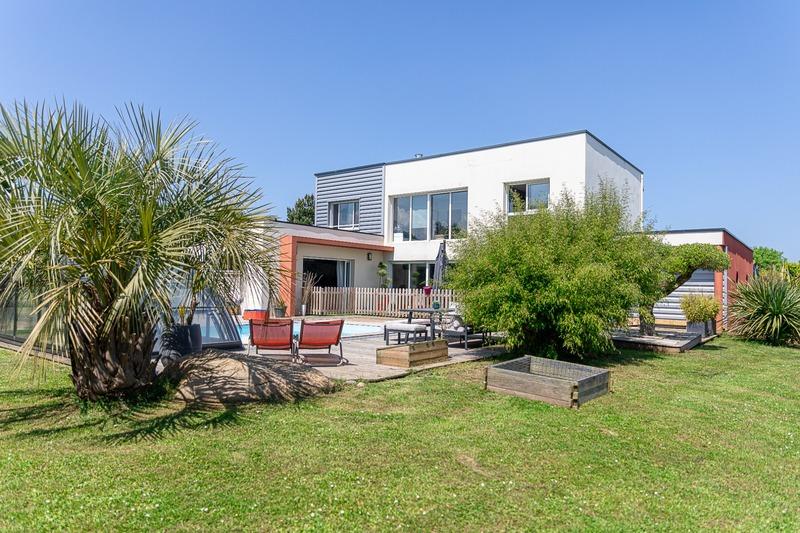 Maison - 216 m² - 7 pièces