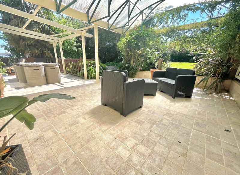 Maison - 232 m² - 9 pièces