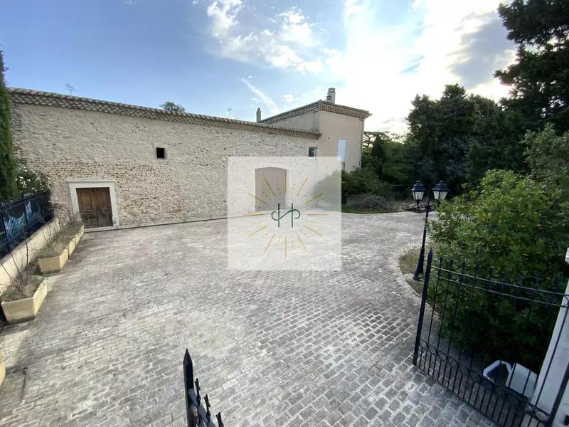 Maison - 300 m² - 9 pièces