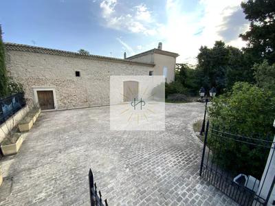 Maison - 300 m² - 9 pièces