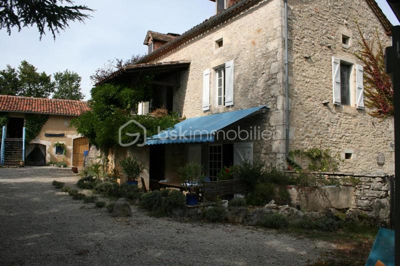 Corps de ferme - 474 m² - 15 pièces