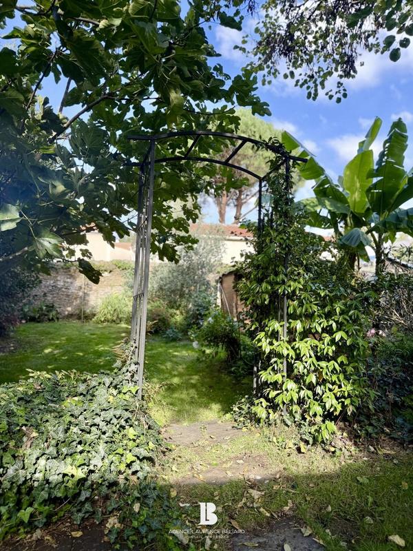 Maison - 180 m² - 8 pièces