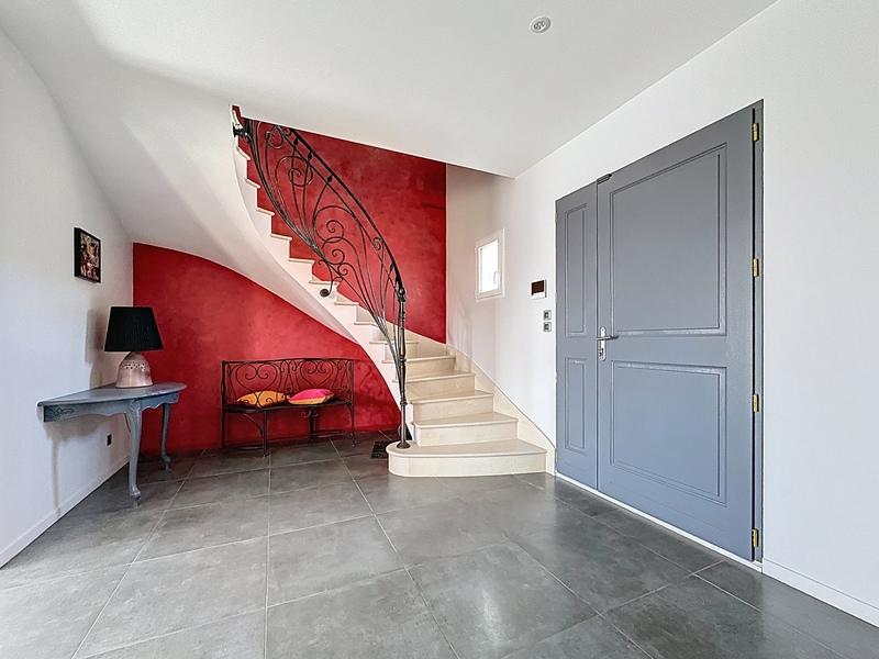 Villa - 256 m² - 9 pièces